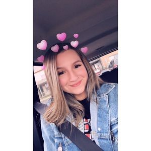 Meet your Posher, Alyssa